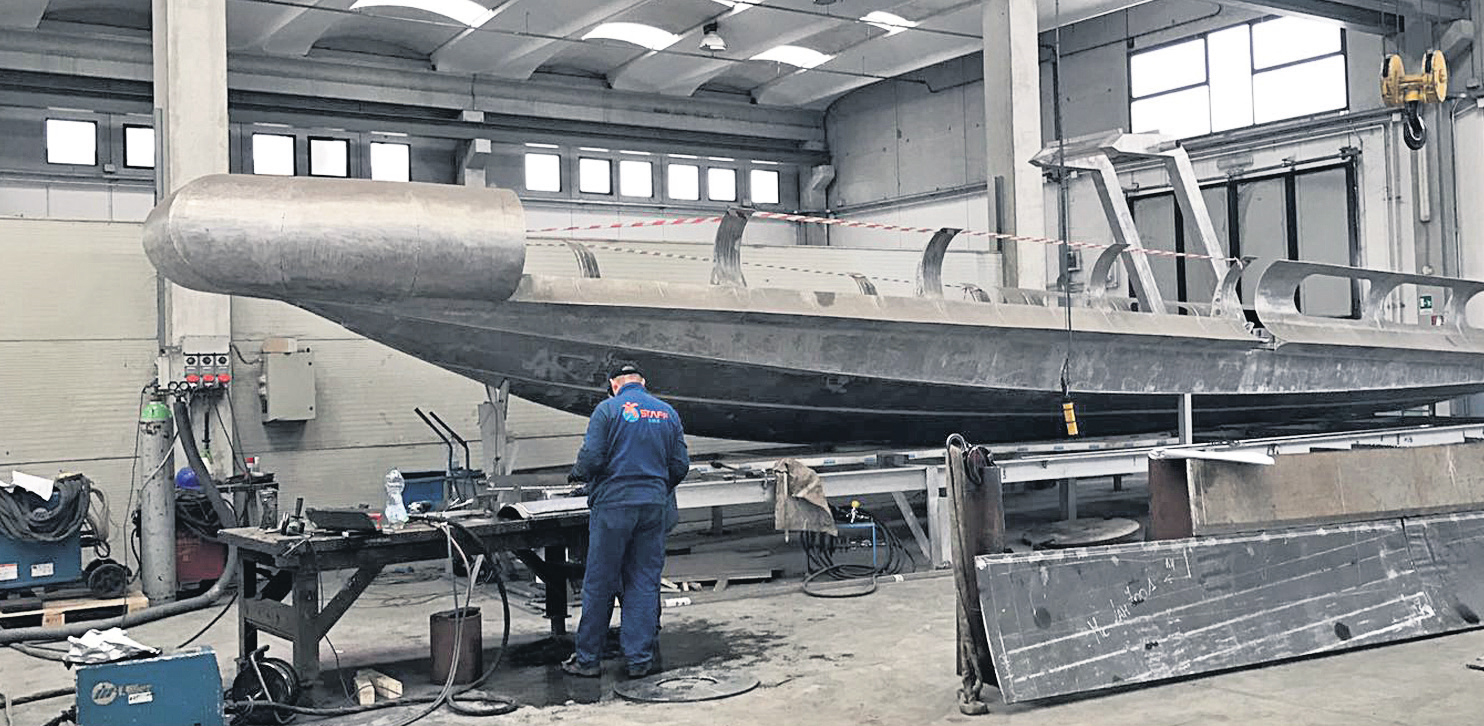EXCLUSIV. Șefă de șantier, la doar 29 de ani. O româncă a construit cel mai lung iaht de pe Mediterana