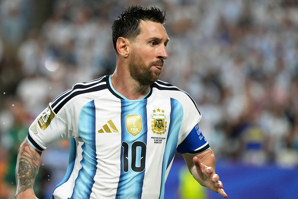 Lionel Messi 26 méter magas szobrot kapott Argentínában, a szurkolók mégis kiakadtak – videó