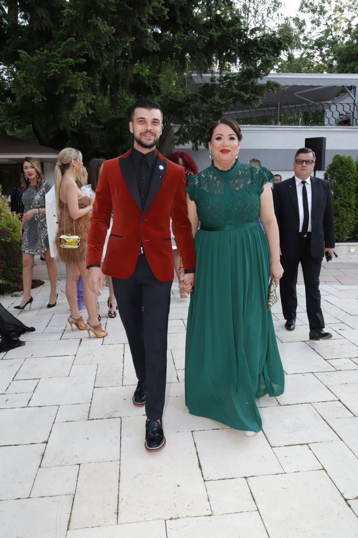 GALERIE FOTO/ VIVA! a aniversat 20 de ani cu o petrecere spectaculoasă. ”Bătălia ținutelor”: vedetele, între apariții șocante și alegeri cuminți