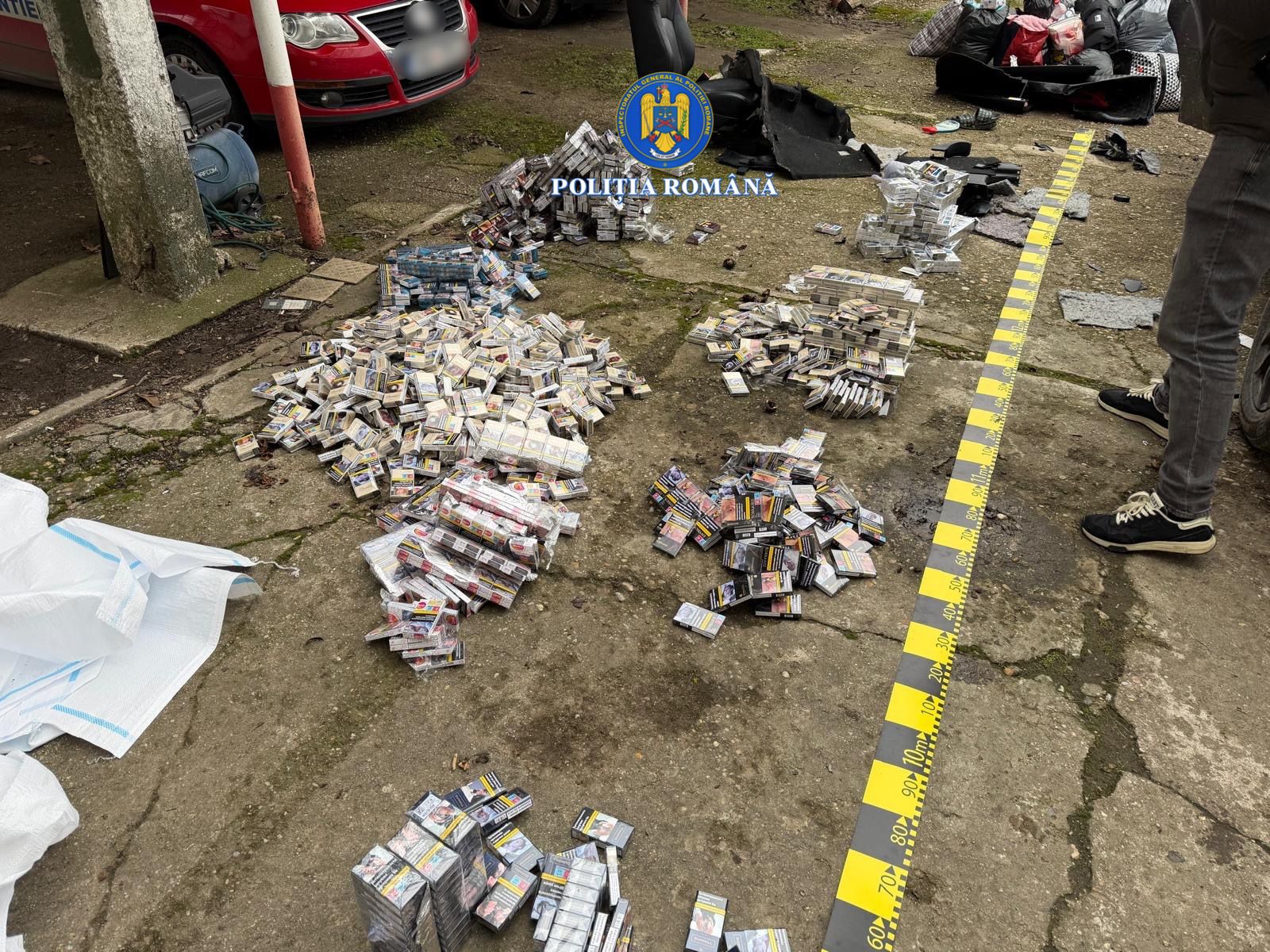 Un șofer a ascuns 8 metri pătrați de pachete cu țigări într-o Dacia Duster, la Roșiorii de Vede