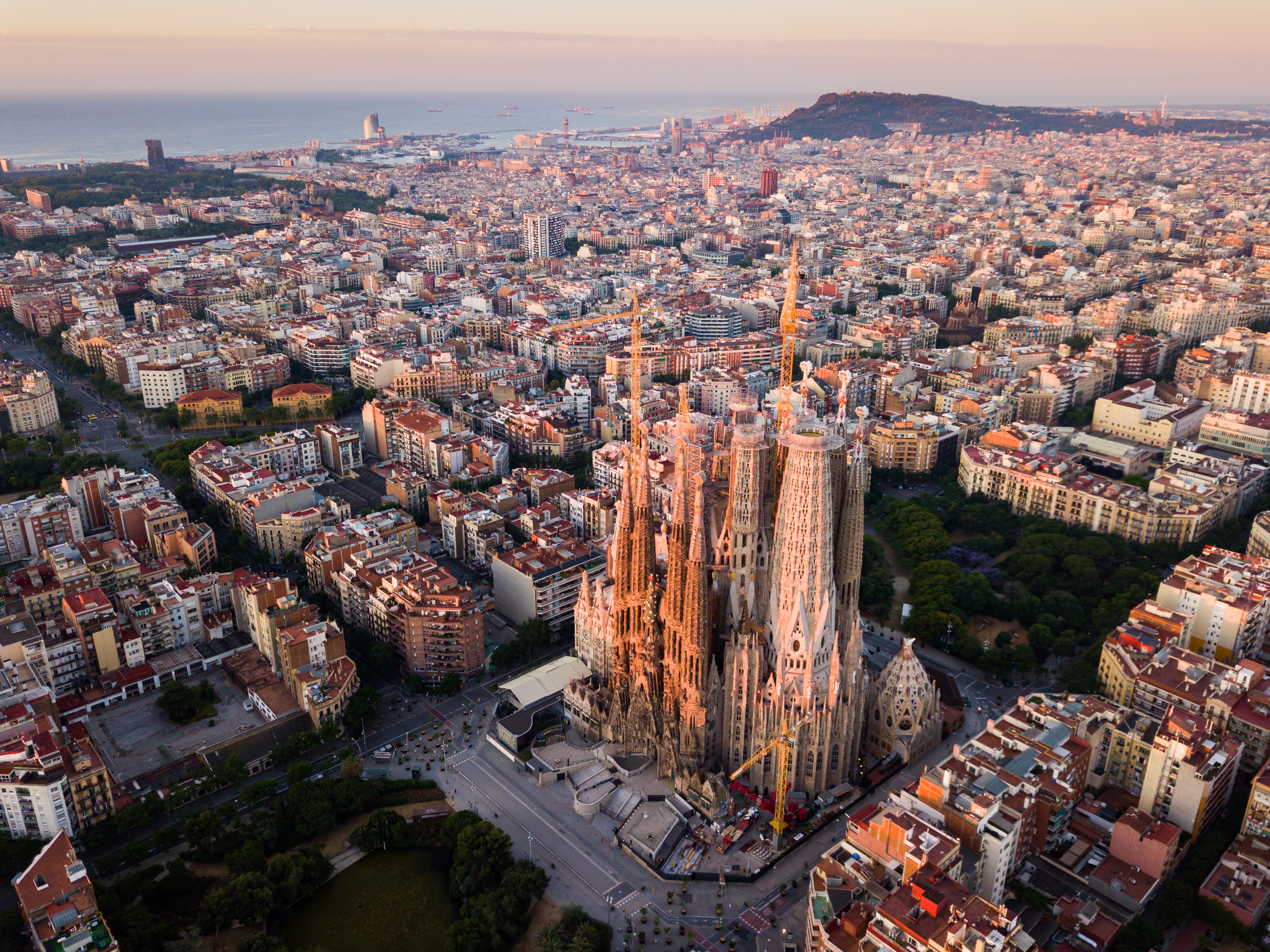 Catedrala Sagrada Familia din Barcelona - care e povestea ei. Curiozități și lucruri mai puțin știute