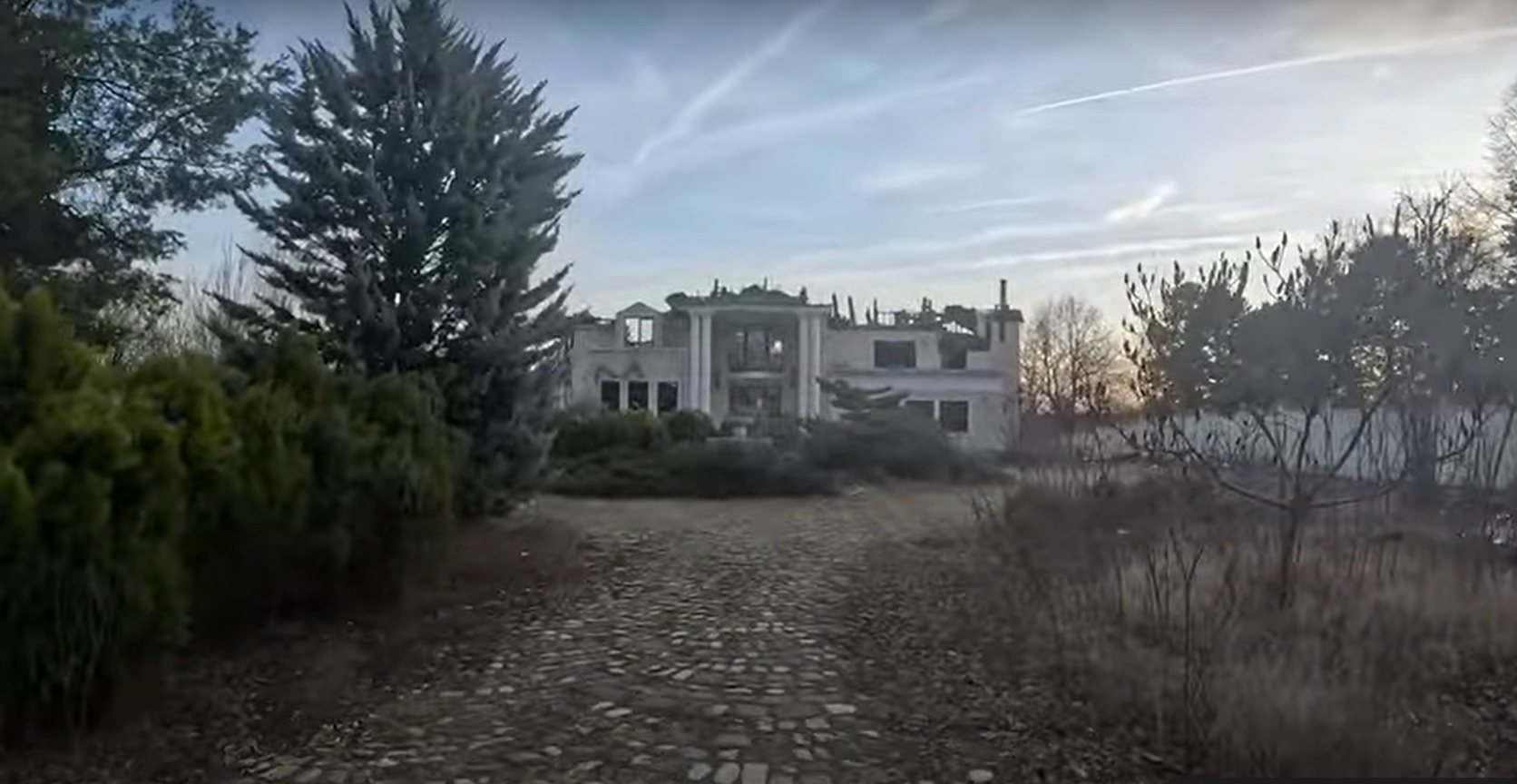 Ce a găsit Irinel Columbeanu în vila din Izvorani: „Irina a rămas cea mai prețioasă amintire a mea”. Casa a ajuns o ruină, după ce a ars 9 ore