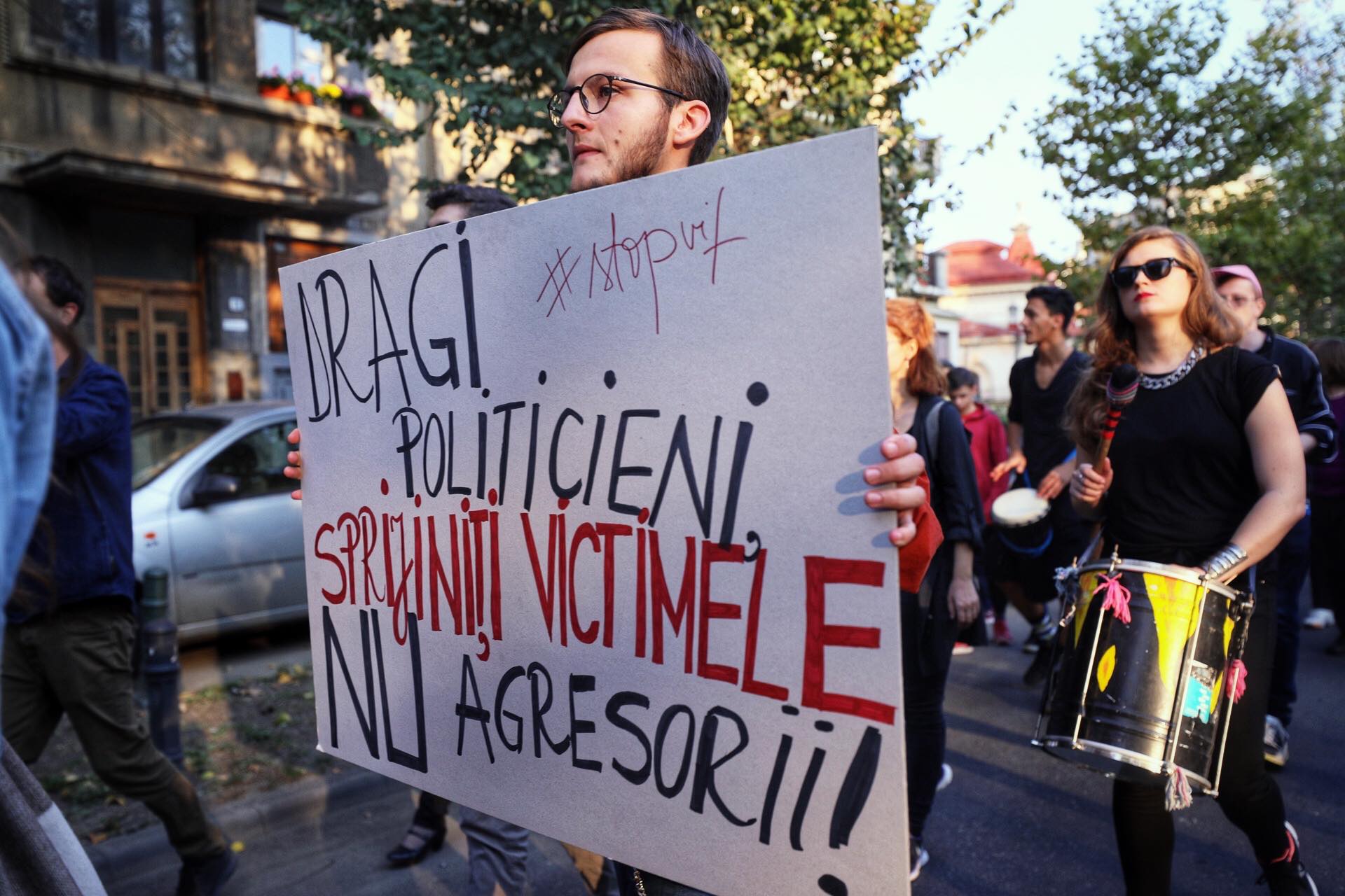 Sute de persoane au luat parte la marșul de solidaritate cu femeile care sunt victime ale violenţei