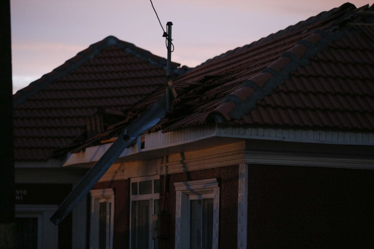 Reporterii Libertatea au surprins primele imagini cu casele distruse de tornada din Drajna! Cel puțin 14 gospodării afectate de fenomenul meteo extrem