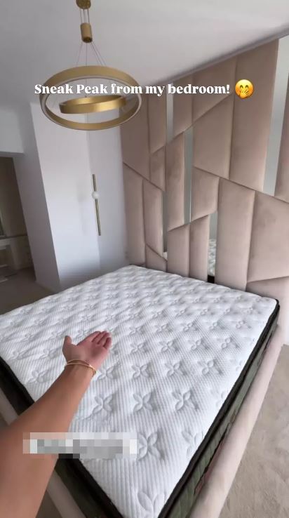 Imagini din noul apartament al Ramonei Olaru. Și-a luat aer condiționat cu ecran LCD: „Am dat și foarte mult pe el”