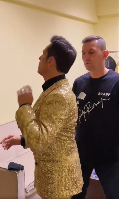 Ce s-a întâmplat în culisele concertului susținut de Ștefan Bănică jr la Sala Palatului. Cu cine a vorbit artistul, chiar înainte să apară pe scenă