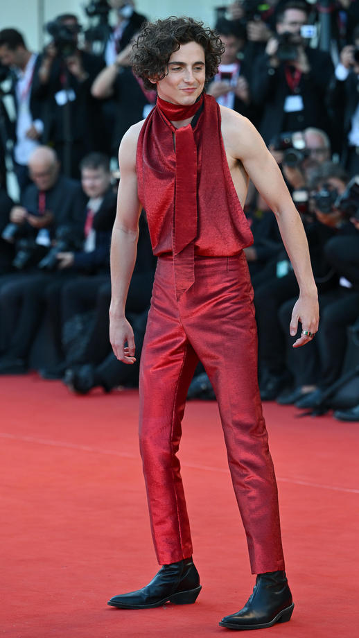 Când apare în cinematografele din România filmul „Marty Suprem”, pentru care Timothee Chalamet a primit primul său Glob de Aur