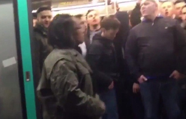 ”Suntem rasiști, suntem rasiști și ne place”. Scene incredibile în Paris / FOTO&VIDEO