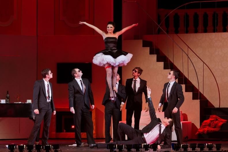 Ana Maria Donose, soprana de la Opera din Iași care a învins cancerul. Bunicul ei l-a învățat pe Patriarhul Daniel să cânte
