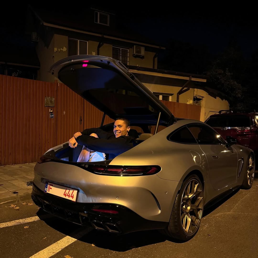 Gestul făcut de David Popovici înainte să se urce la volanul bolidului de lux: „Este excepțional! Îi place”