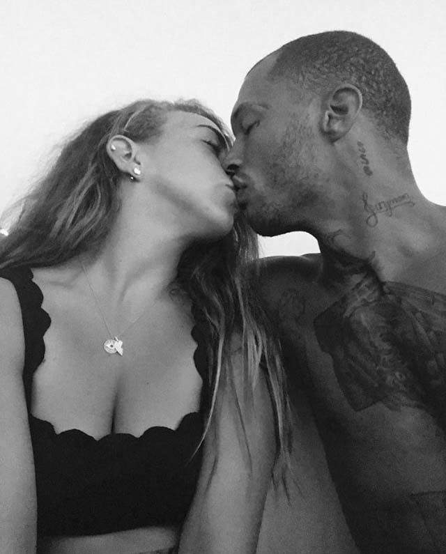 Jeremy Meeks, numit "cel mai sexy infractor din lume", ar urma să se însoare în curând. Iubita lui este fiica unui miliardar britanic