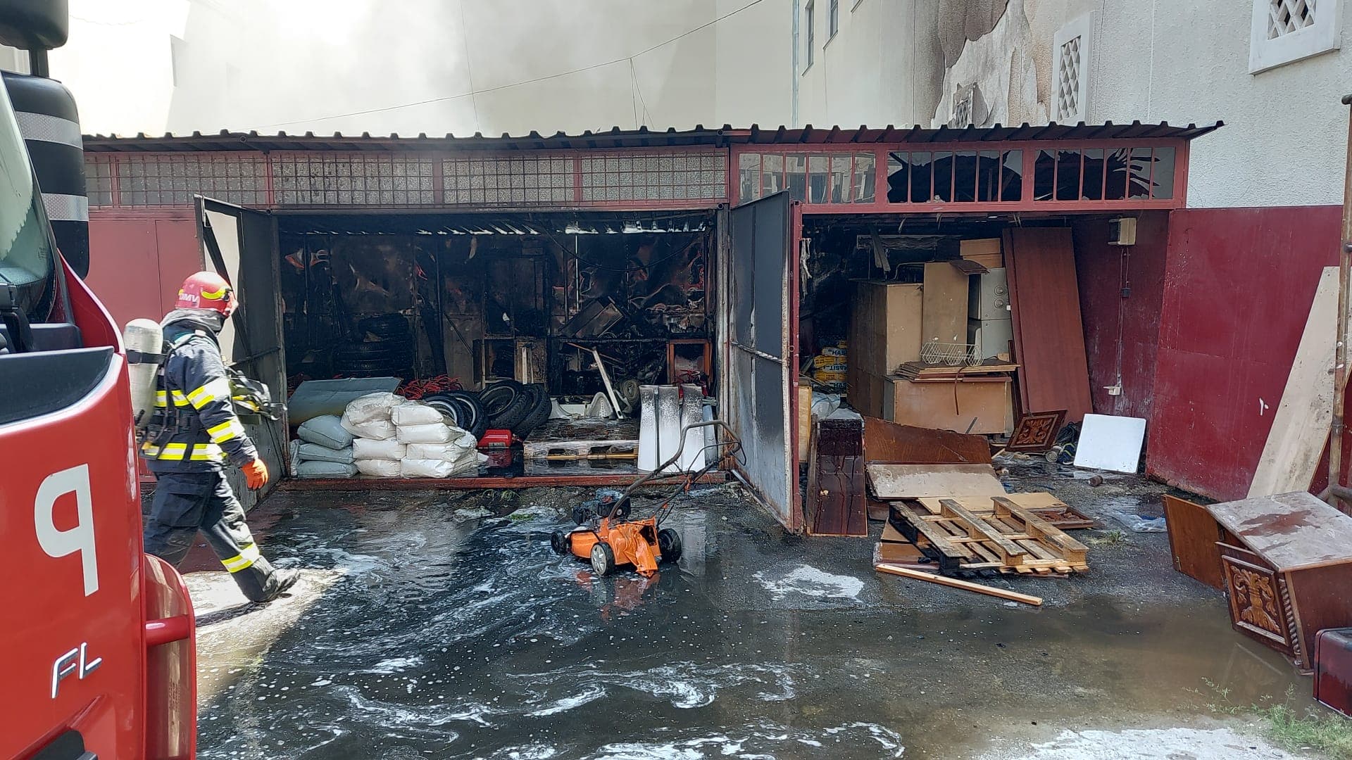 Incendiu la o anexă lipită de Opera Națională din București. Daunele materiale sunt nesemnificative