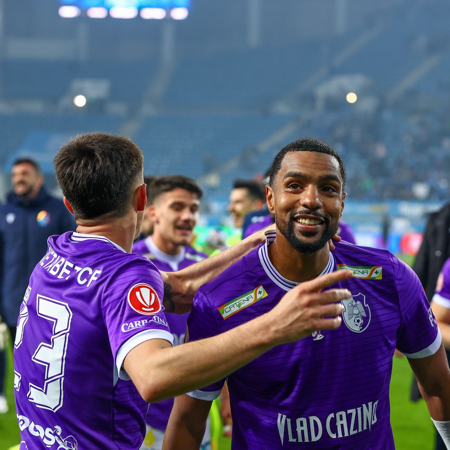 Atacantul venit direct din „Războiul Stelelor” să fie golgheter în România: „Dacă nu ajungeam fotbalist, eram mecanic auto! Îmi plac mașinile sport, putem vorbi o oră despre supercaruri”