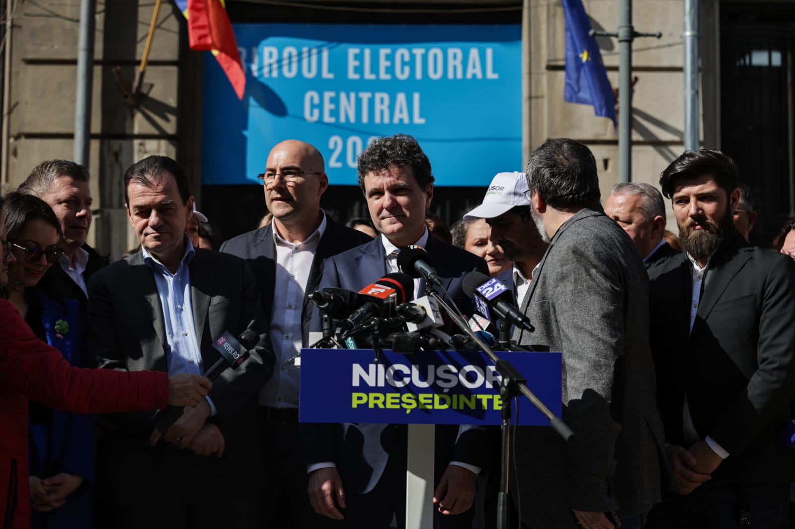 Nicușor Dan și-a depus candidatura la alegerile prezidențiale: „Vocea oamenilor se va auzi mult mai mult”