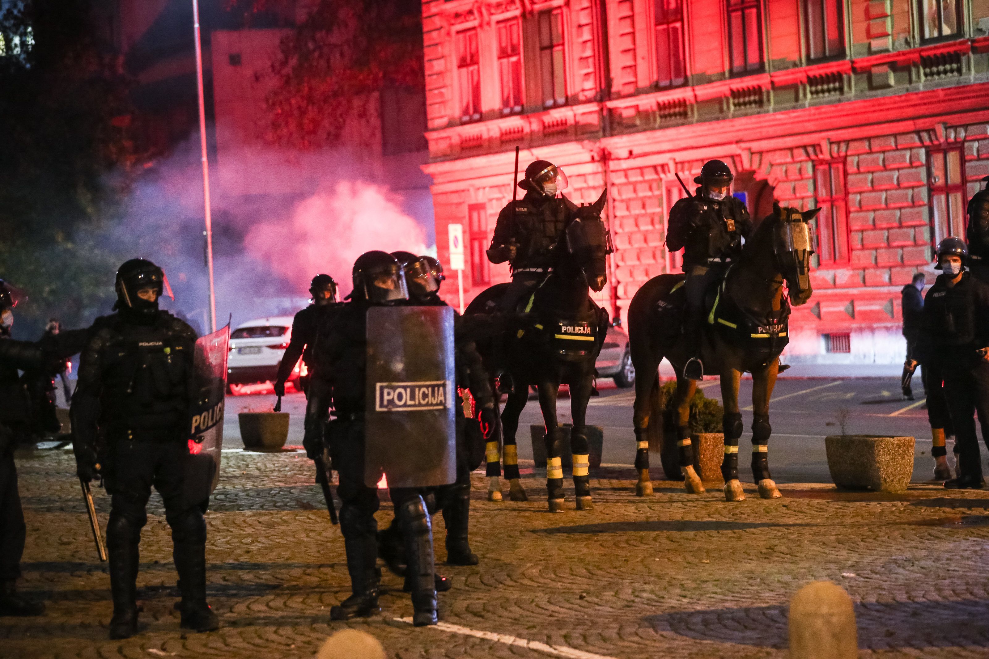 FOTO | Proteste violente în Slovenia față de măsurile anticoronavirus