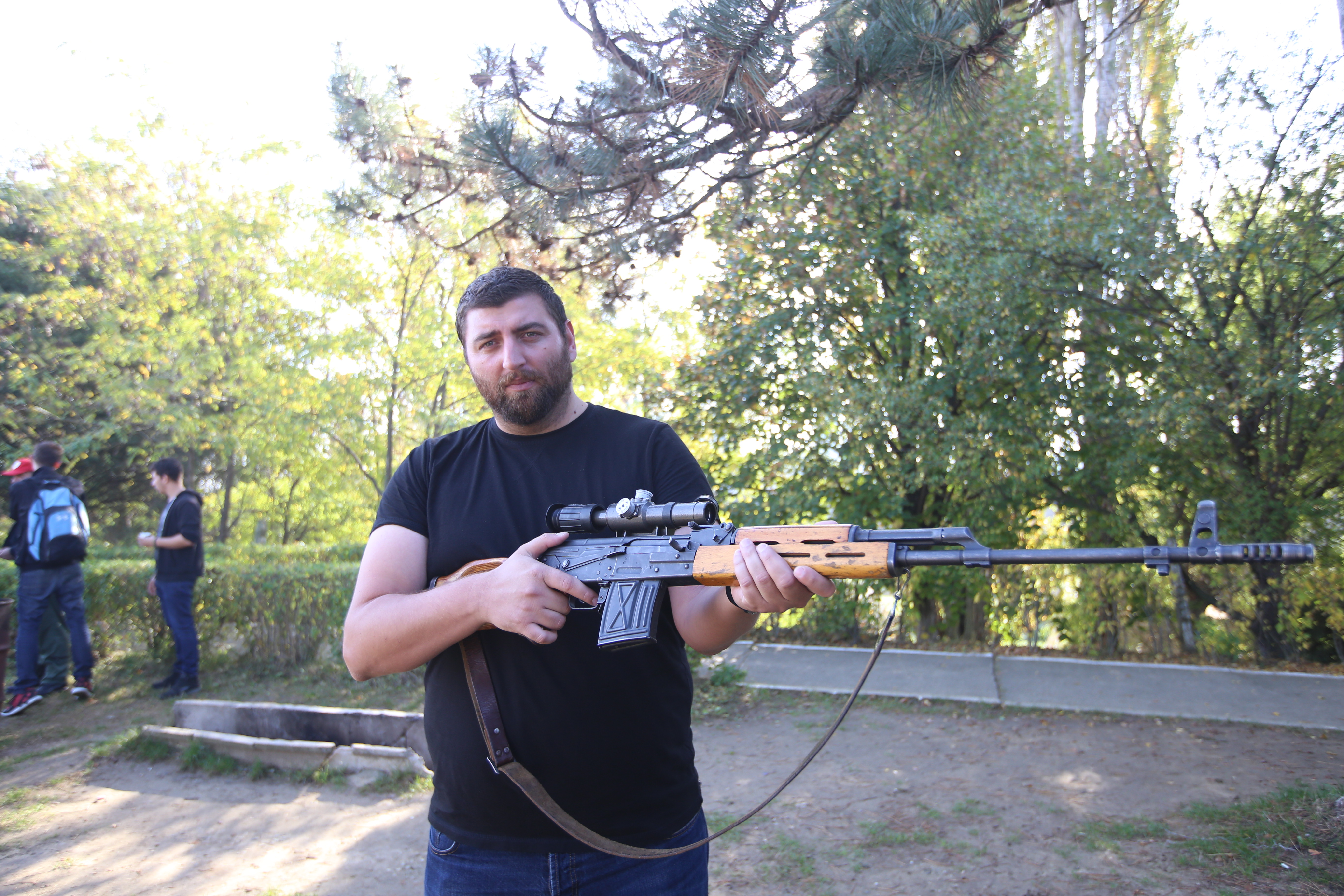 VIDEO | Reportaj cu arma-n mână. Am testat mitraliera NATO și pistolul pentru luptă urbană