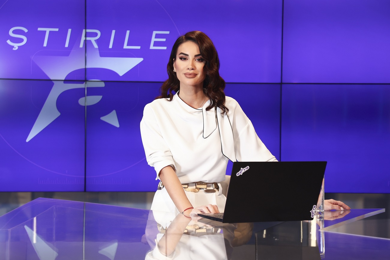Cum a apărut Geanina Ilieș la liceul unde băiatul ei a dat Bacalaureatul. Îmbrăcată în galben și cu geanta Louis Vuitton pe umăr, vedeta a avut emoții
