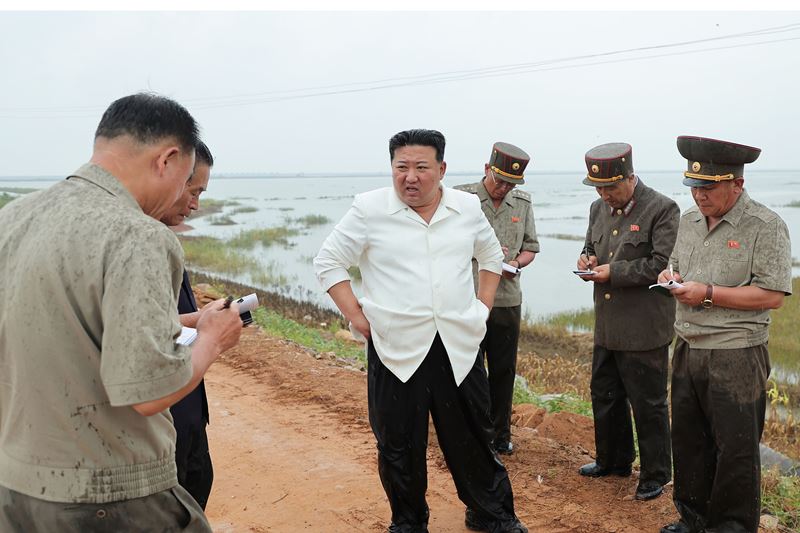 Kim Jong Un critică guvernul, după inundațiile din Coreea de Nord. „Un dezastru uman din cauza iresponsabilităţii leneşilor”