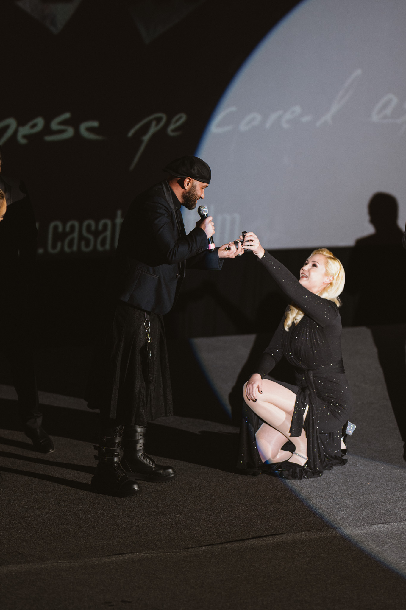 Fotografie rară cu tatăl lui Mihai Bendeac. Familia celebrului actor, surprinsă la cinematograf