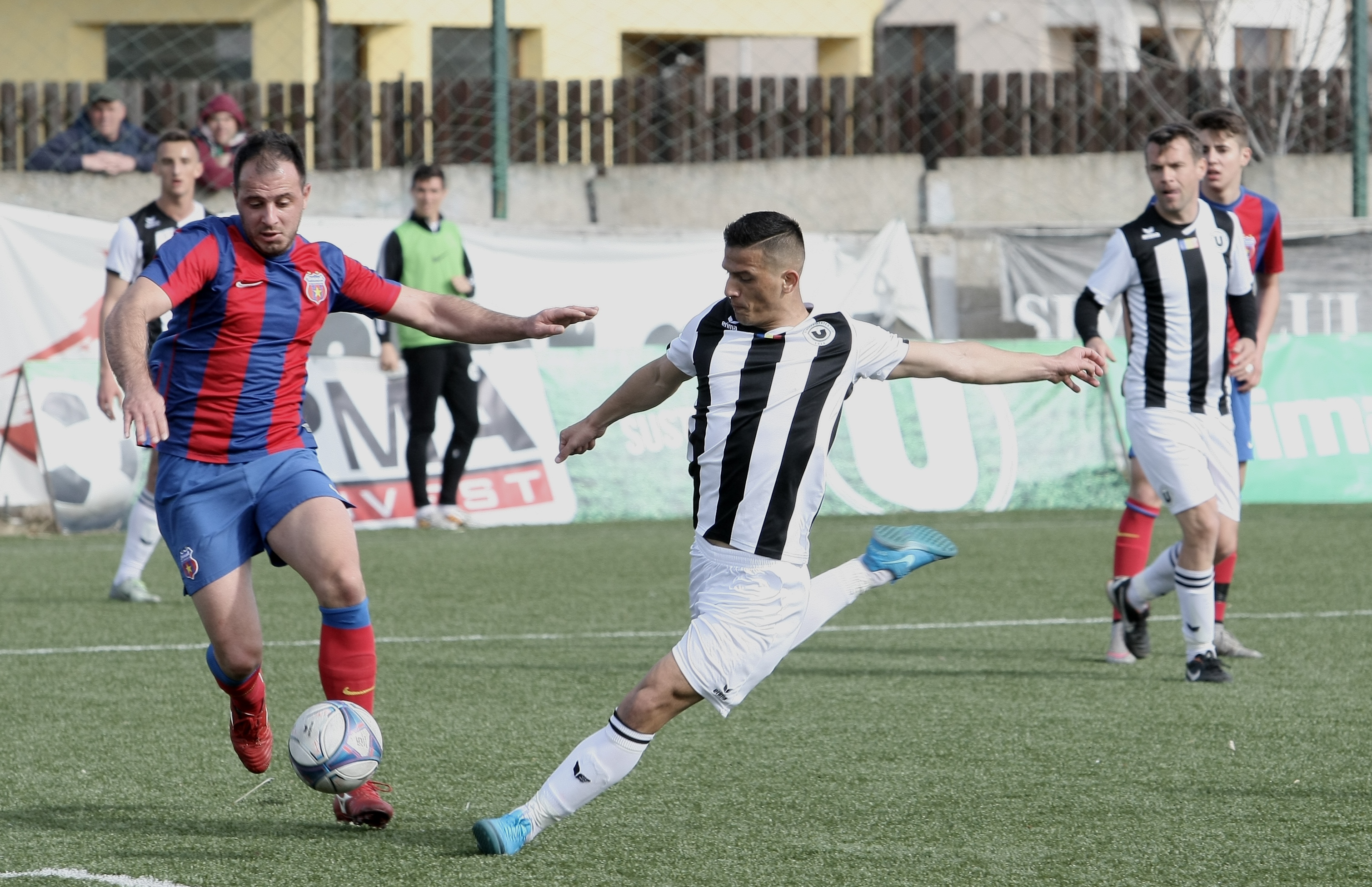 Șeful FRF, Răzvan Burleanu, a văzut cu ochii lui ce înseamnă spiritul U Cluj. ”Șepcile roșii” au făcut spectacol cu ”Steaua” | FOTO&VIDEO