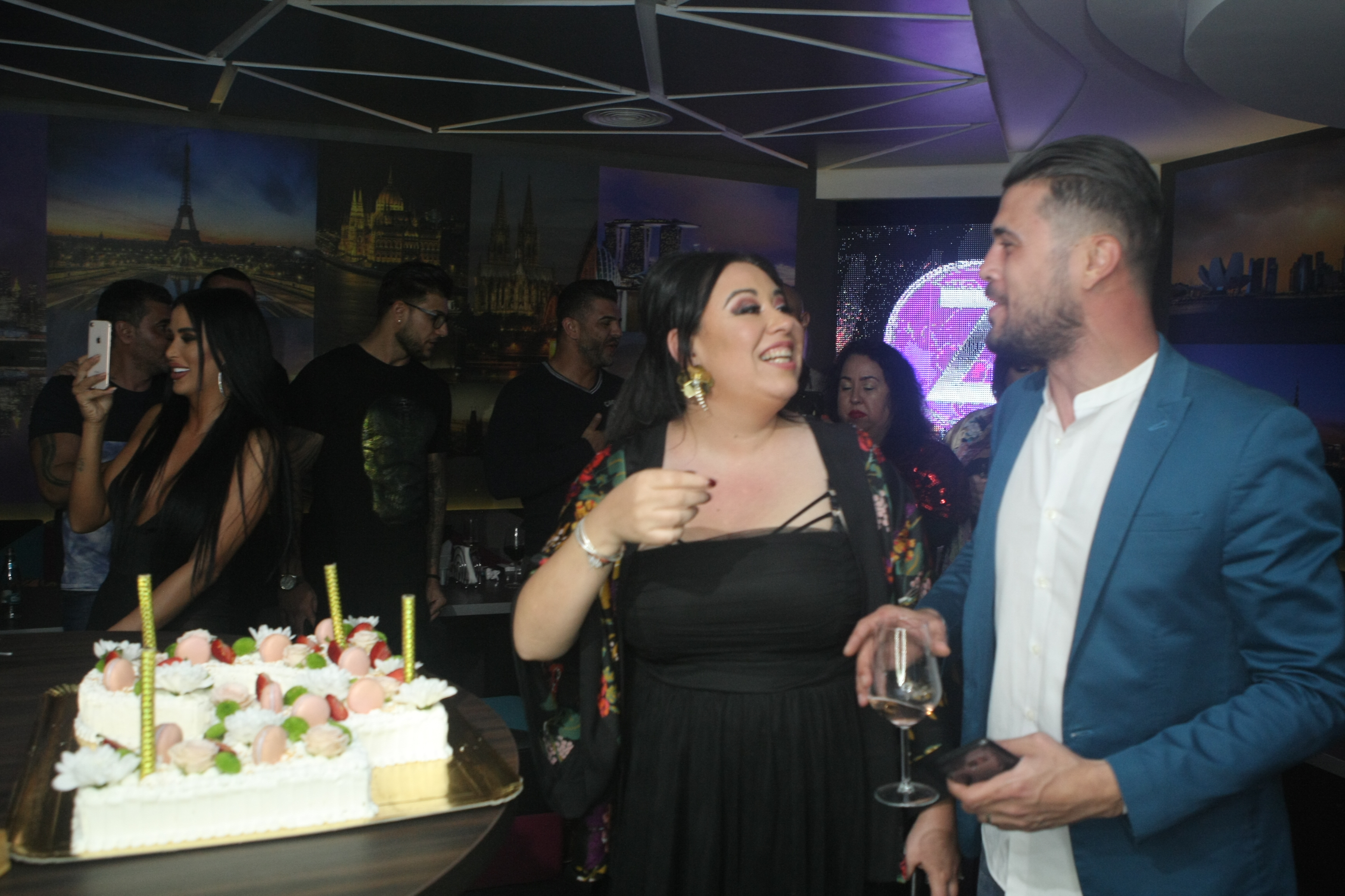 GALERIE FOTO. Oana Roman n-a vrut cadouri de ziua ei. Le-a cerut invitaților să doneze banii pentru un caz umanitar