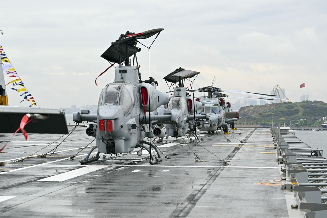 Turcia a lansat primul său portavion, TCG Anadolu, pe care intenţionează să îl adapteze la drone