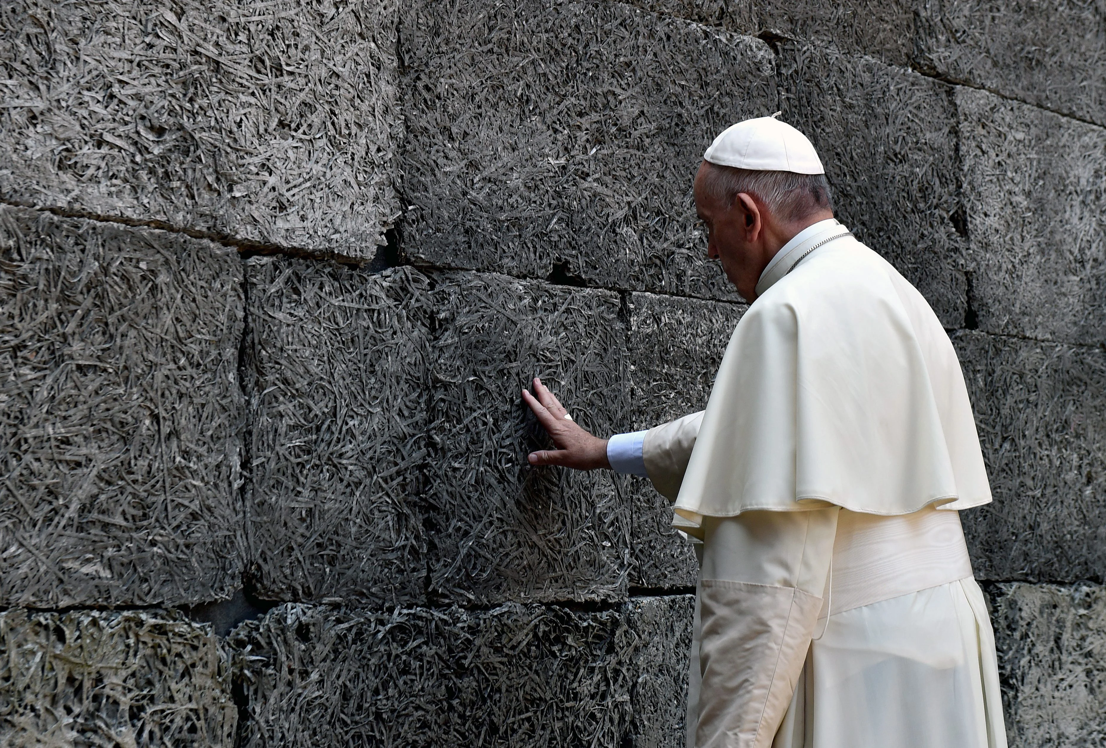 Papa Francisc a murit în urma unui atac cerebral. Liderul Bisericii Catolice avea 88 de ani. Unde va fi înmormântat