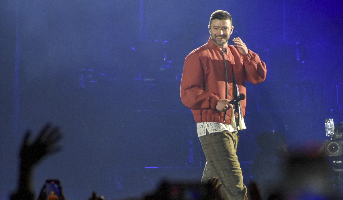 Justin Timberlake la Electric Castle 2025. Artistul a făcut show în ploaie și a adresat o întrebare românilor