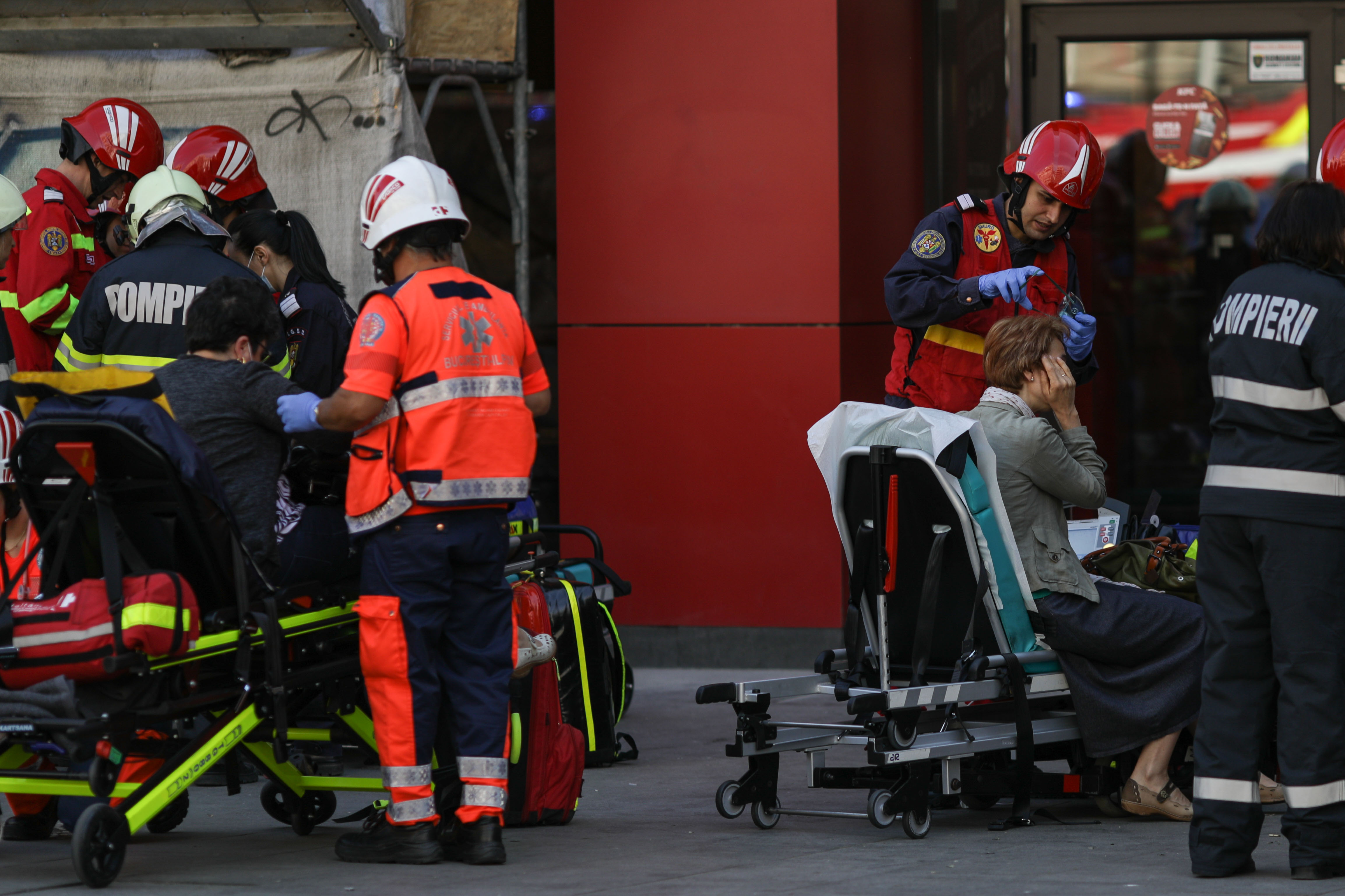 Alertă de incendiu la metrou, la Piața Romană. Trei stații au fost evacuate și 25 de călători au primit îngrijiri medicale