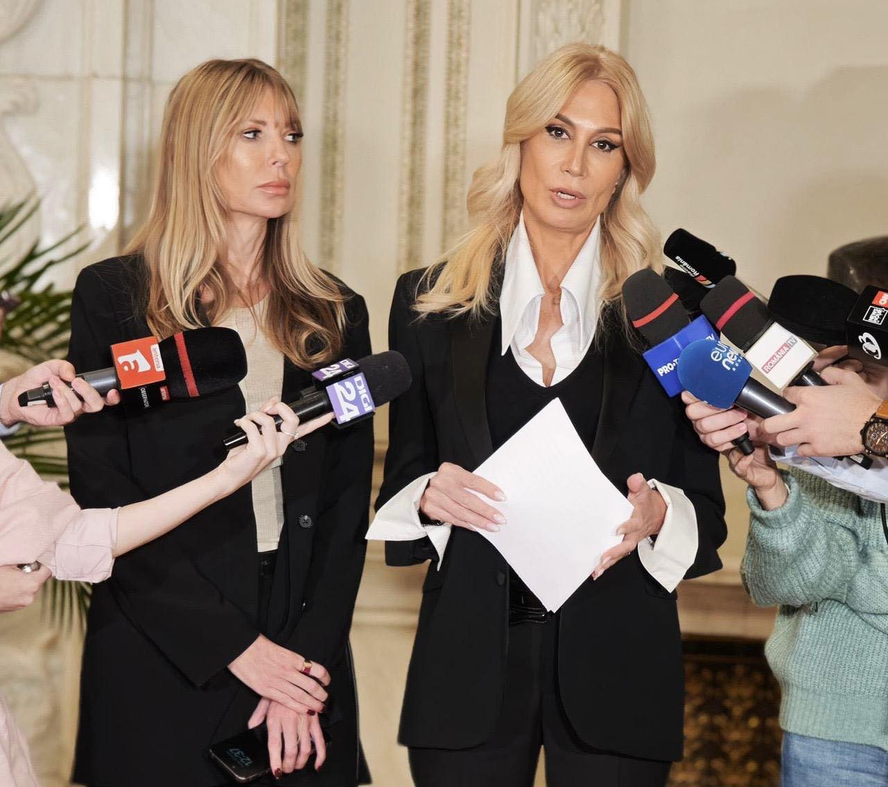 Imagini cu Raluca Turcan, după ce ar fi apelat la intervenții estetice. Transformarea fostului ministru al culturii este uluitoare