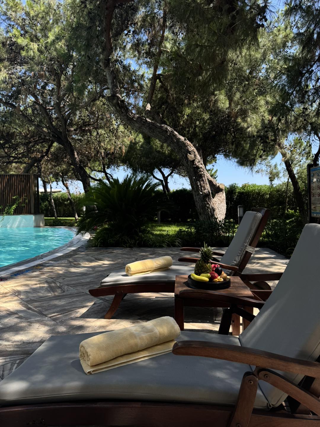 Imagini cu resortul de lux din Turcia, în care s-au cazat Adela Popescu și Radu Vâlcan. Cine i-a însoțit în vacanță. „Prevăd doar două probleme”