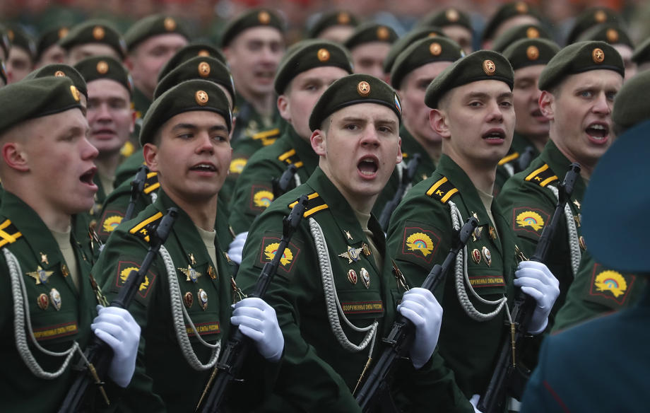 Peste 12.000 de militari, la parada de Ziua Victoriei de la Moscova. Putin: „Ne vom apăra ferm interesele”