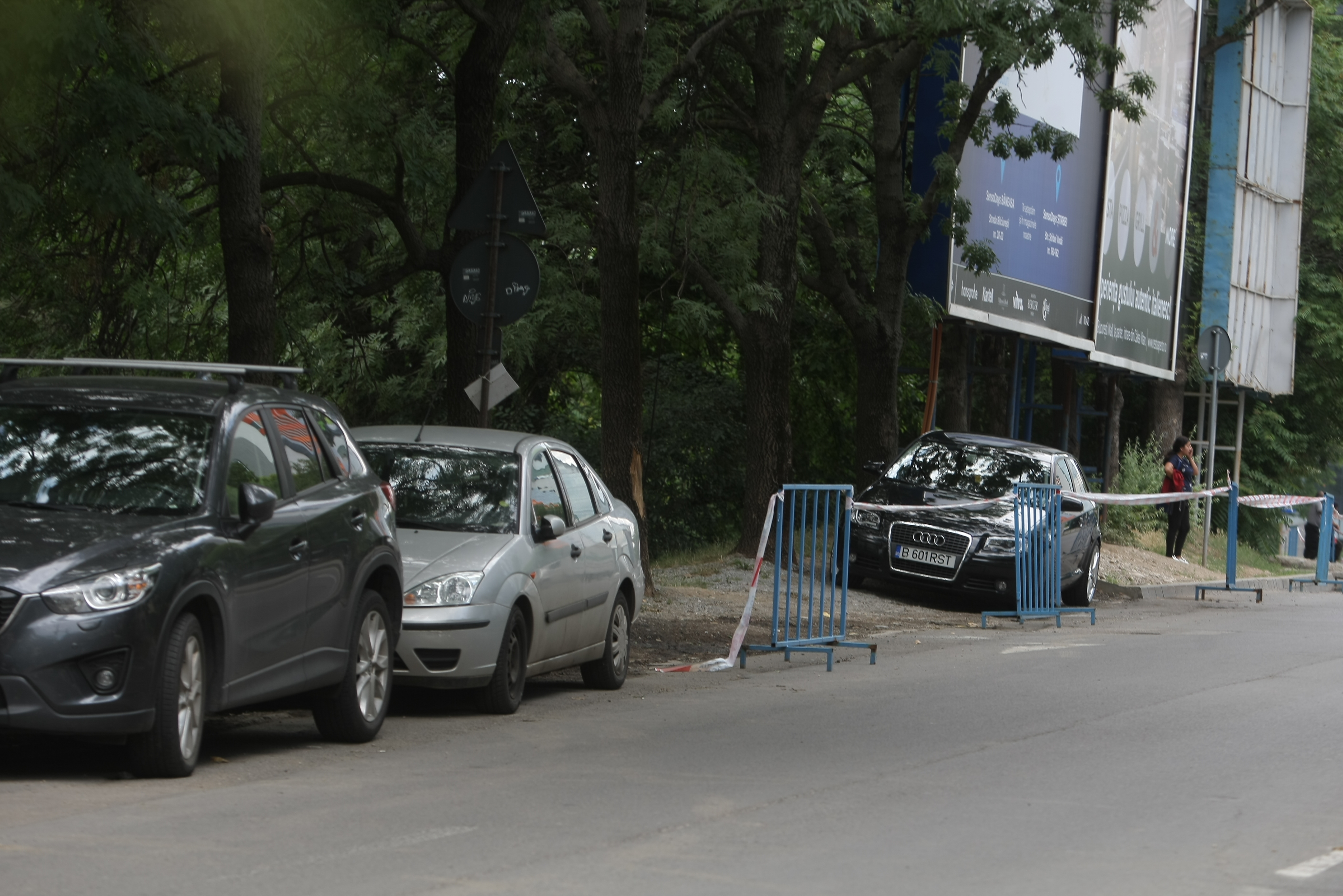 #salvatipipera | Noi măsuri în urma campaniei Libertatea: Primăria Sectorului 2 a montat garduri pentru a împiedica parcarea ilegală pe str. Gara Herăstrău