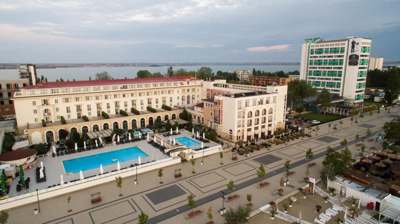 Cât costă să petreci Crăciunul și Revelionul la hotelul lui Gheorghe Hagi din Mamaia. A făcut pachete speciale pentru sărbătorile de iarnă