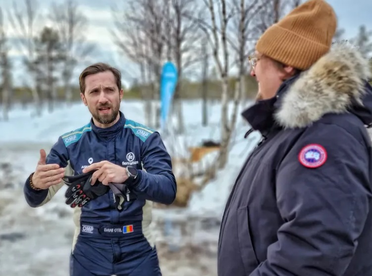 Motivul pentru care Dani Oțil a lipsit de la matinalul difuzat pe Antena 1. Prezentatorul nu e în România