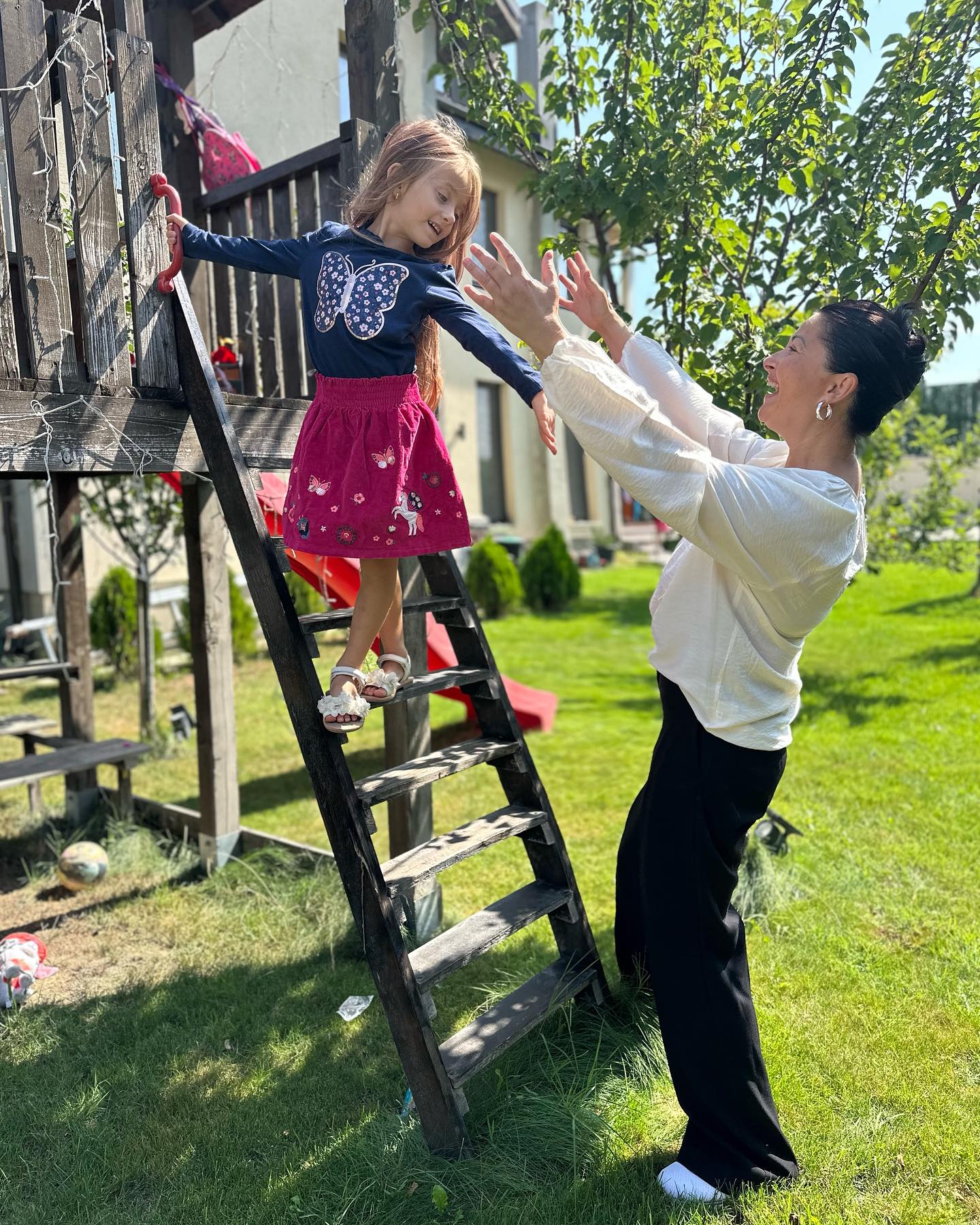 Imagini cu casa în care locuiesc Gabriela Cristea și Tavi Clonda. Voiau să vândă vila de lux, care are și piscină, cu 900.000 de euro