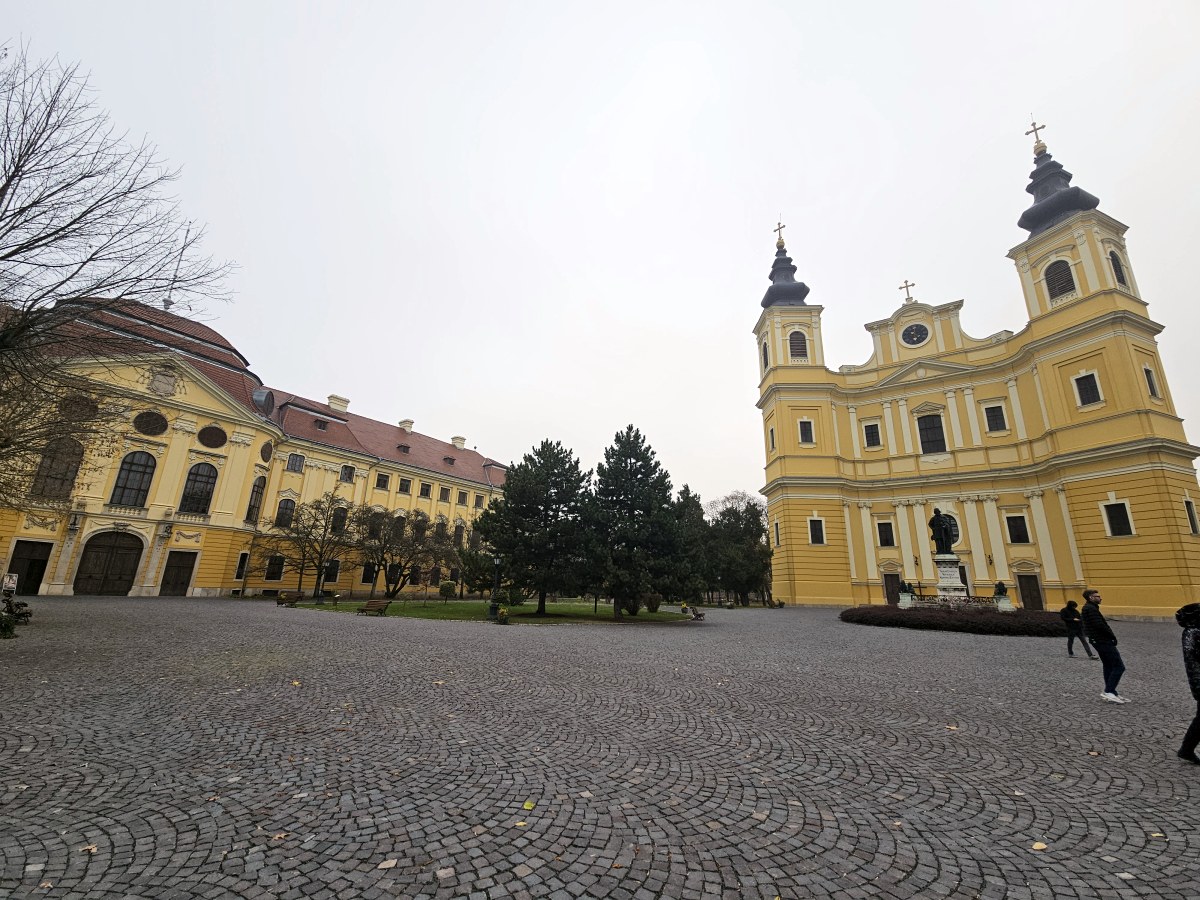 Descoperă Băile Felix și Oradea: două bijuterii ale turismului din vestul României, aproape una de alta. Se îmbină relaxarea termală cu eleganța urbană