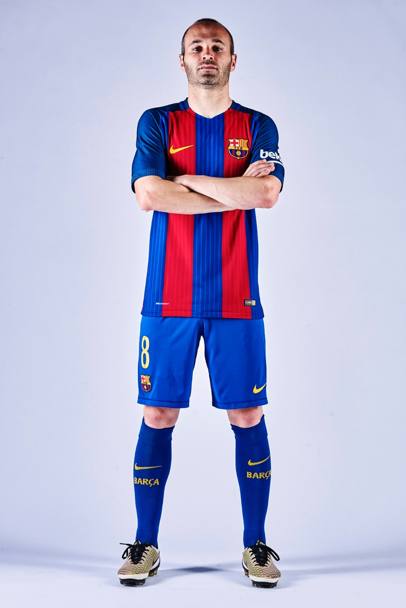 Barcelona și-a prezentat echipamentul pentru sezonul 2016-2017. Tricourile au semnificație aparte / GALERIE FOTO