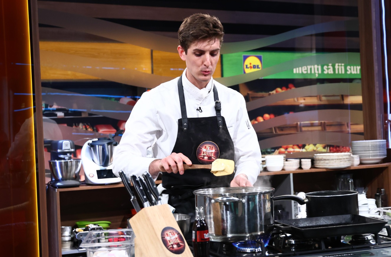 Cine e Luca Francesco Zvaleni de la „Chefi la cuțite” 2025. Din ce echipă face parte, după ce a primit trei cuțite de aur
