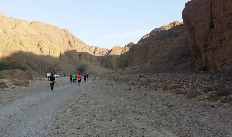 Cum să alergi într-un peisaj selenar? Mergi la maratonul Eilat, în Israel! / FOTO