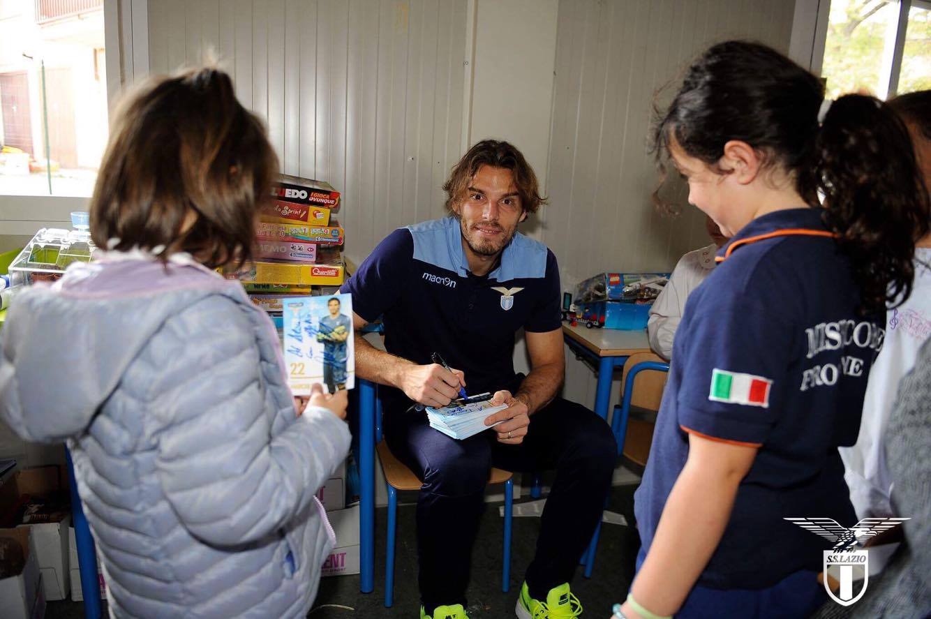 Ștefan Radu și colegii de la Lazio au mers să vadă dezastrul de la Amatrice. Patronul Lotito a copilărit acolo | GALERIE FOTO