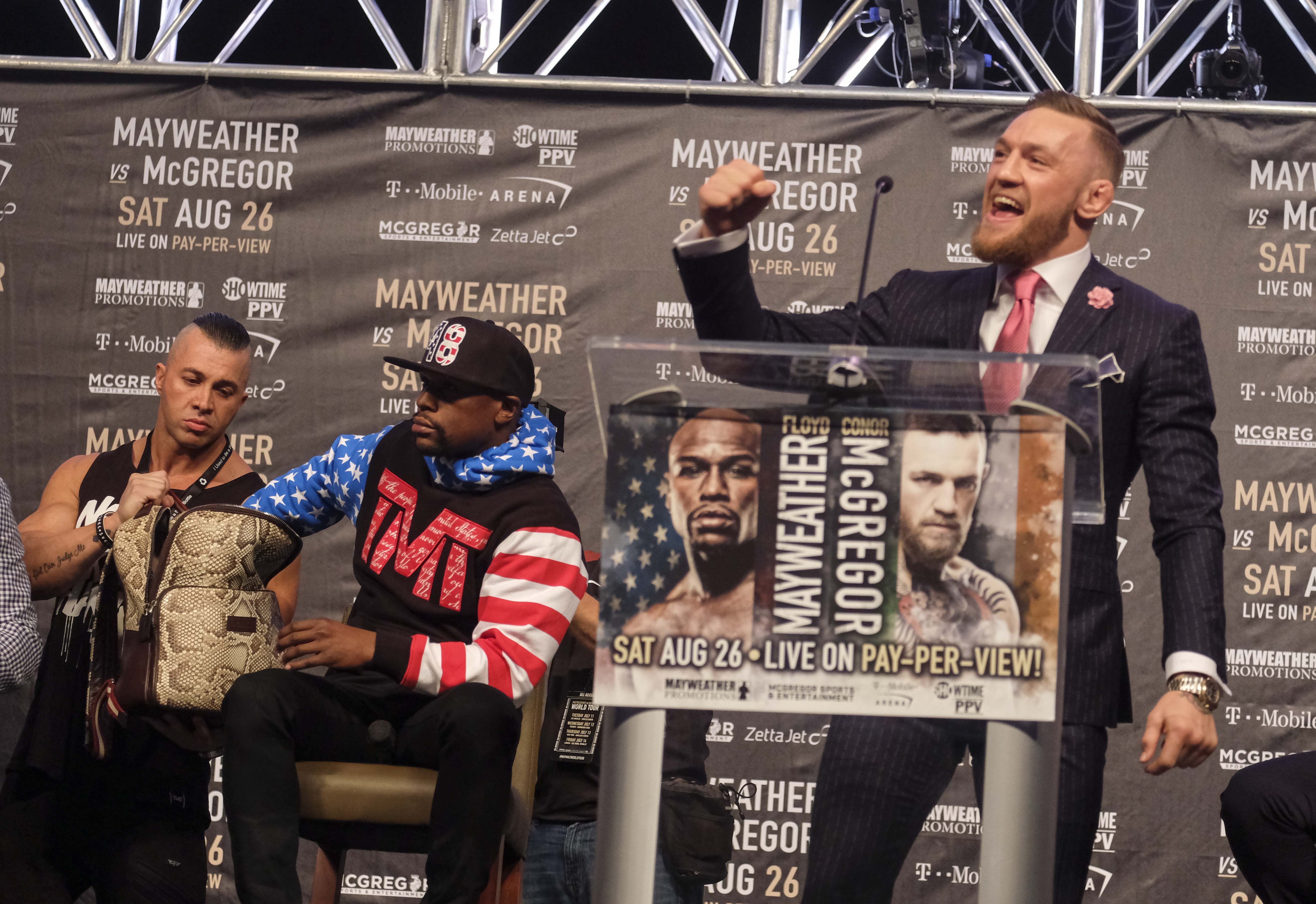 Totul despre meciul secolului, Mayweather vs McGregor. Lupta care a produs peste 1.000.000.000 $, o frecție ! Irlandezul a fost făcut KO în repriza a zecea. Floyd l-a menajat cât a putut! | LIVE&FOTO&VIDEO