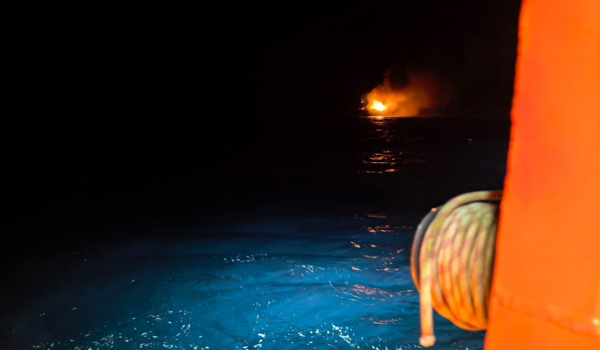 Nava cu GPL, lovită în Marea Neagră, încă arde la mai bine de 24 de ore de la incident. Oana Țoiu: „Ne așteptăm ca Rusia să continue această amenințare generală”