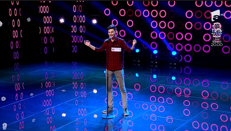 Și-a ratat cariera în preoție din cauza restanțelor. Cezar Dumitrescu, cea mai uluitoare apariție de la X Factor: a cântat, a căzut, a trecut mai departe | FOTO