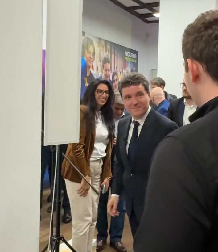 Imaginile care nu s-au văzut la televizor. Cum l-a filmat Andreea Bănică pe Nicușor Dan după ce a fost ales președinte al României