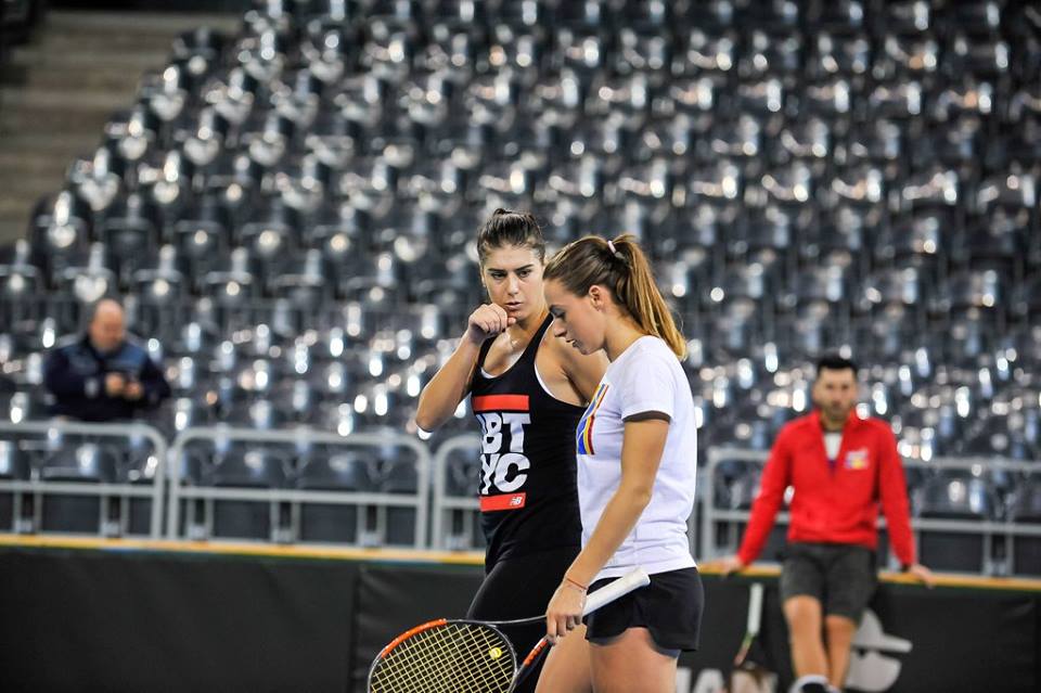 Dan Petrescu le-a încurajat pe componentele echipei României de Fed Cup | GALERIE FOTO