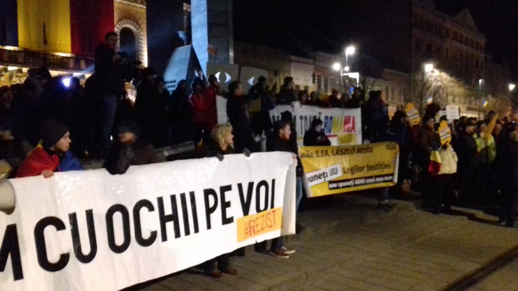 Proteste și în restul țării. Mii de oameni au ieșit în stradă să își strige nemulțumirile