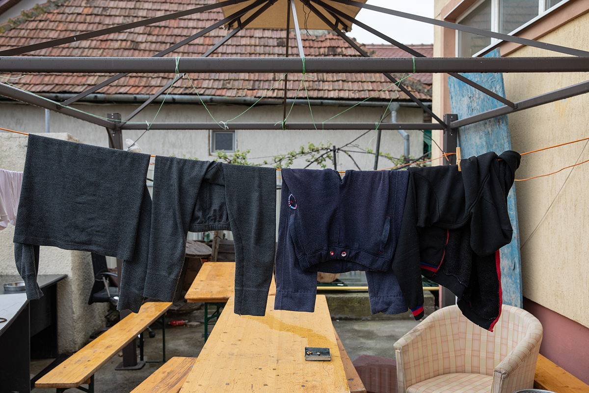 “Am venit aici să muncim, nu să mâncăm de la Crucea Roșie”. Disperarea a 45 de muncitori egipteni și tunisieni din Sibiu, abandonați de un afacerist care escrochează dându-se vărul lui Raed Arafat (I)
