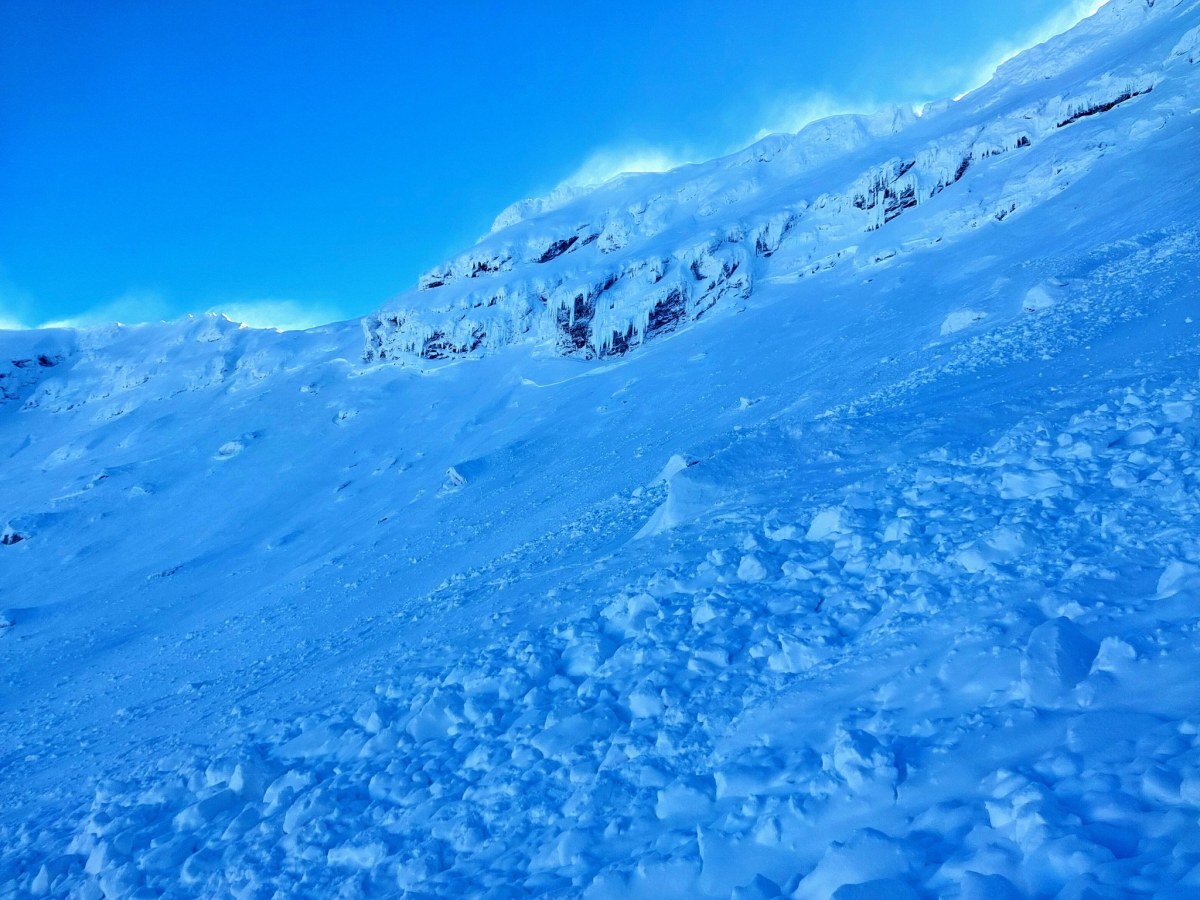 Avalanșă uriașă la Bâlea Lac. Salvamontiștii nu au mai văzut așa ceva de ani buni