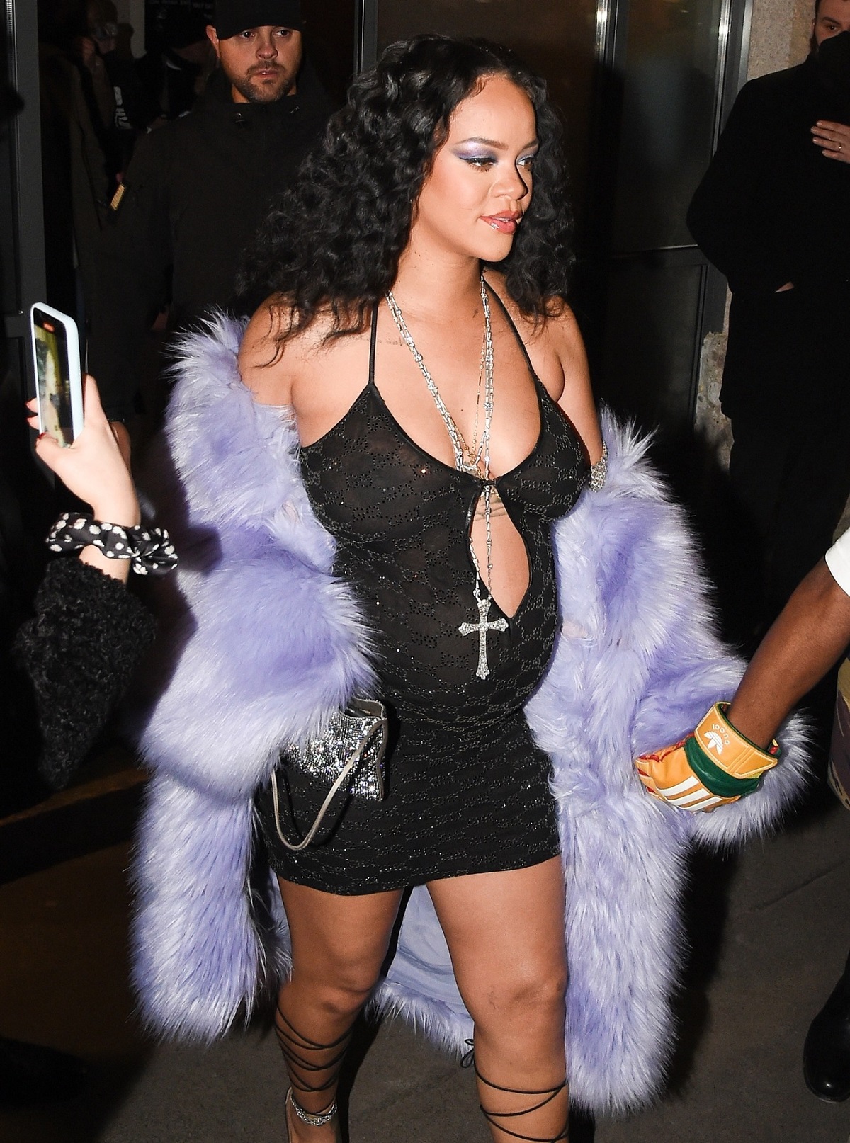 Rihanna, primele imagini cu cel de-al doilea copil. Ce nume neobișnuit a ales pentru fiul ei